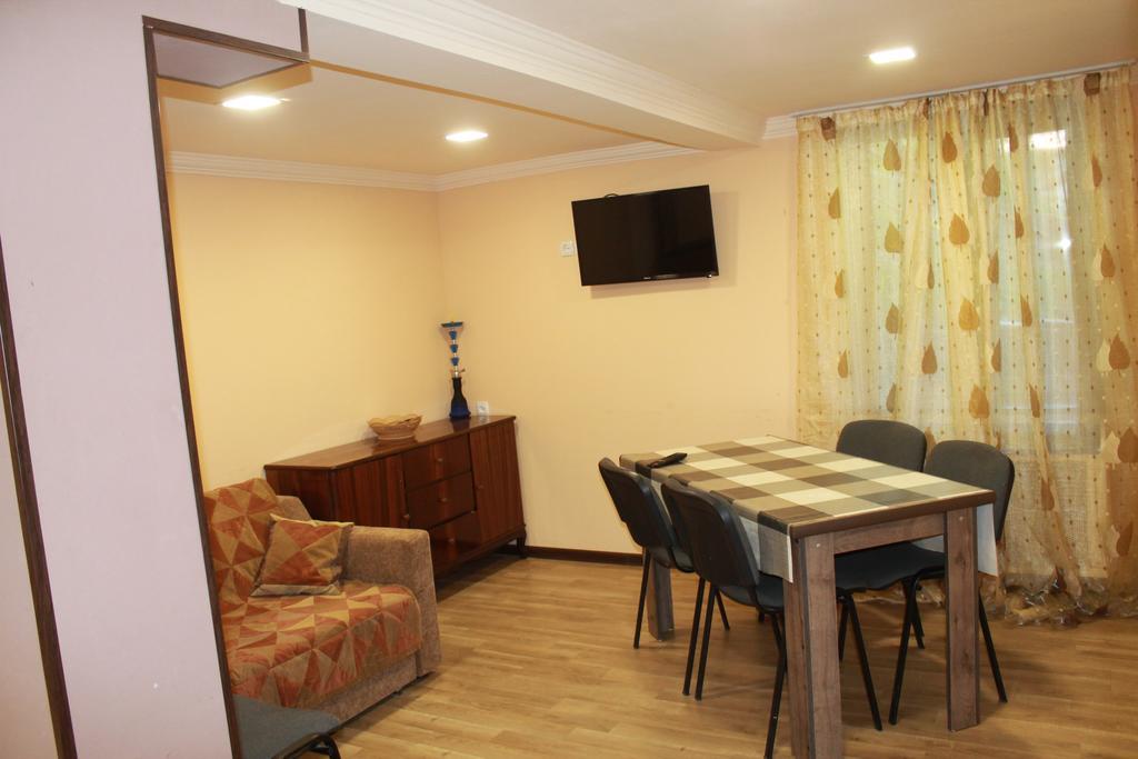 Apartment Cool House Боржоми Екстериор снимка